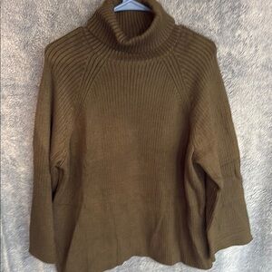 Green Turtleneck Sweater with Ribbed Knit